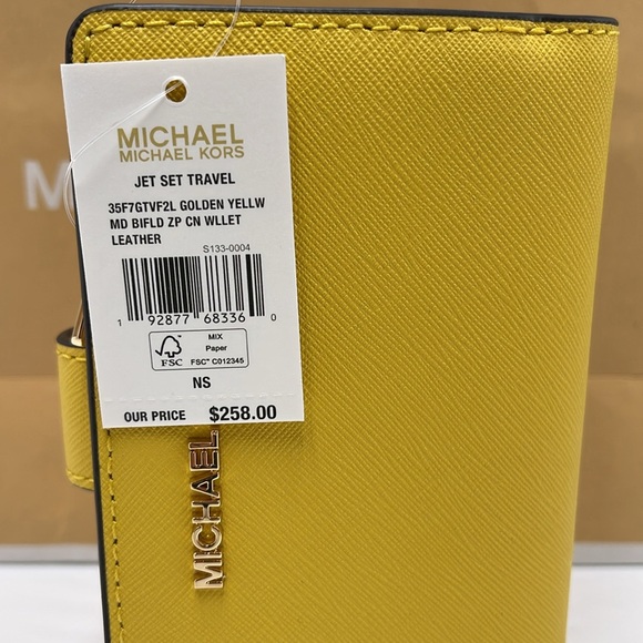 Michael Kors Medium Crossgrain Leather Wallet
COLOR GOLDEN YELLOW
NWT - Picture 6 of 16